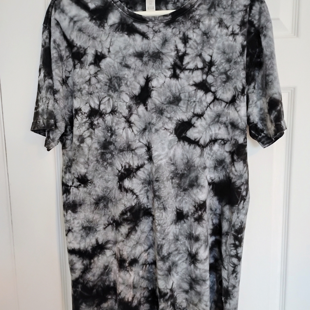 Black and Gray Tie-Dye T-Shirt